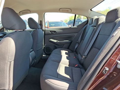 Used 2024 Nissan Altima 2.5 SV FWD image 11