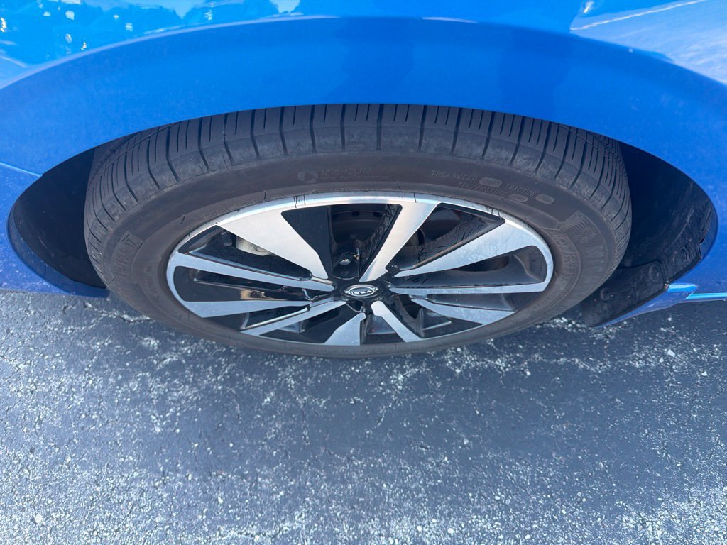 Used 2024 Nissan Sentra SV w/ SV Premium Package FWD image 9