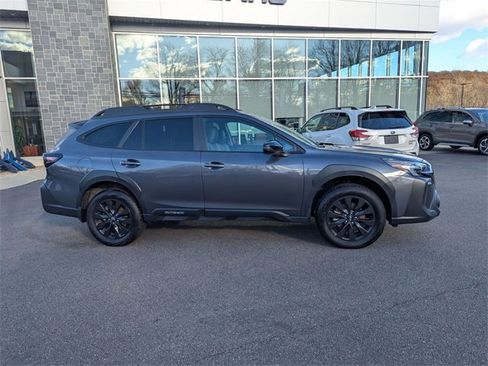 Used 2025 Subaru Outback Onyx Edition image 2