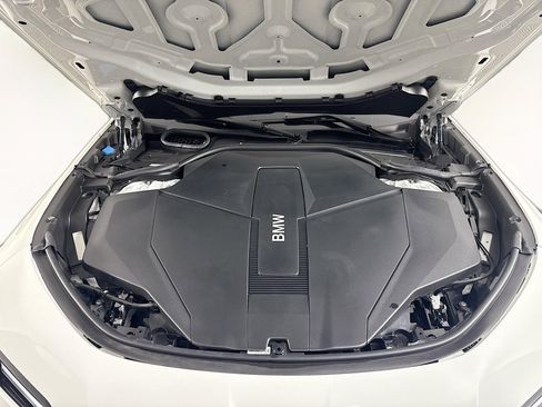 Used 2025 BMW i7 eDrive50 w/ M Sport Package image 39