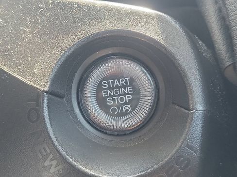 Used 2023 Jeep Renegade Latitude AWD/4WD image 26