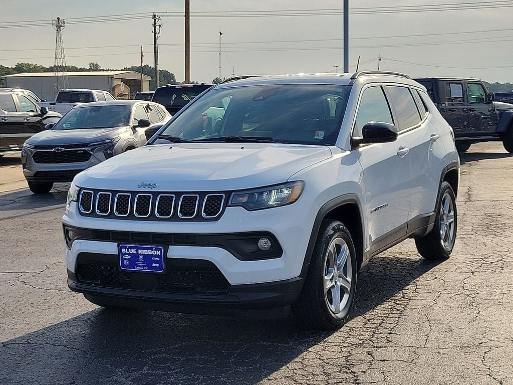 Used 2024 Jeep Compass Latitude AWD/4WD image 2