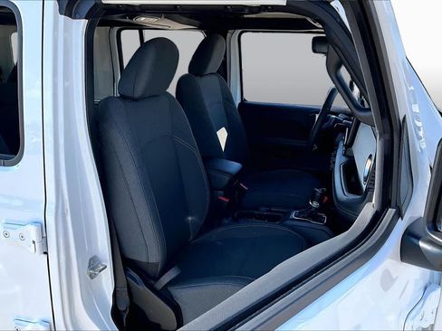 Used 2026 Jeep Wrangler Unlimited Sahara AWD/4WD image 9