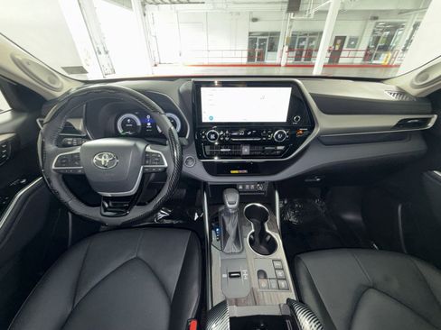 Used 2026 Toyota Highlander Platinum AWD/4WD image 23