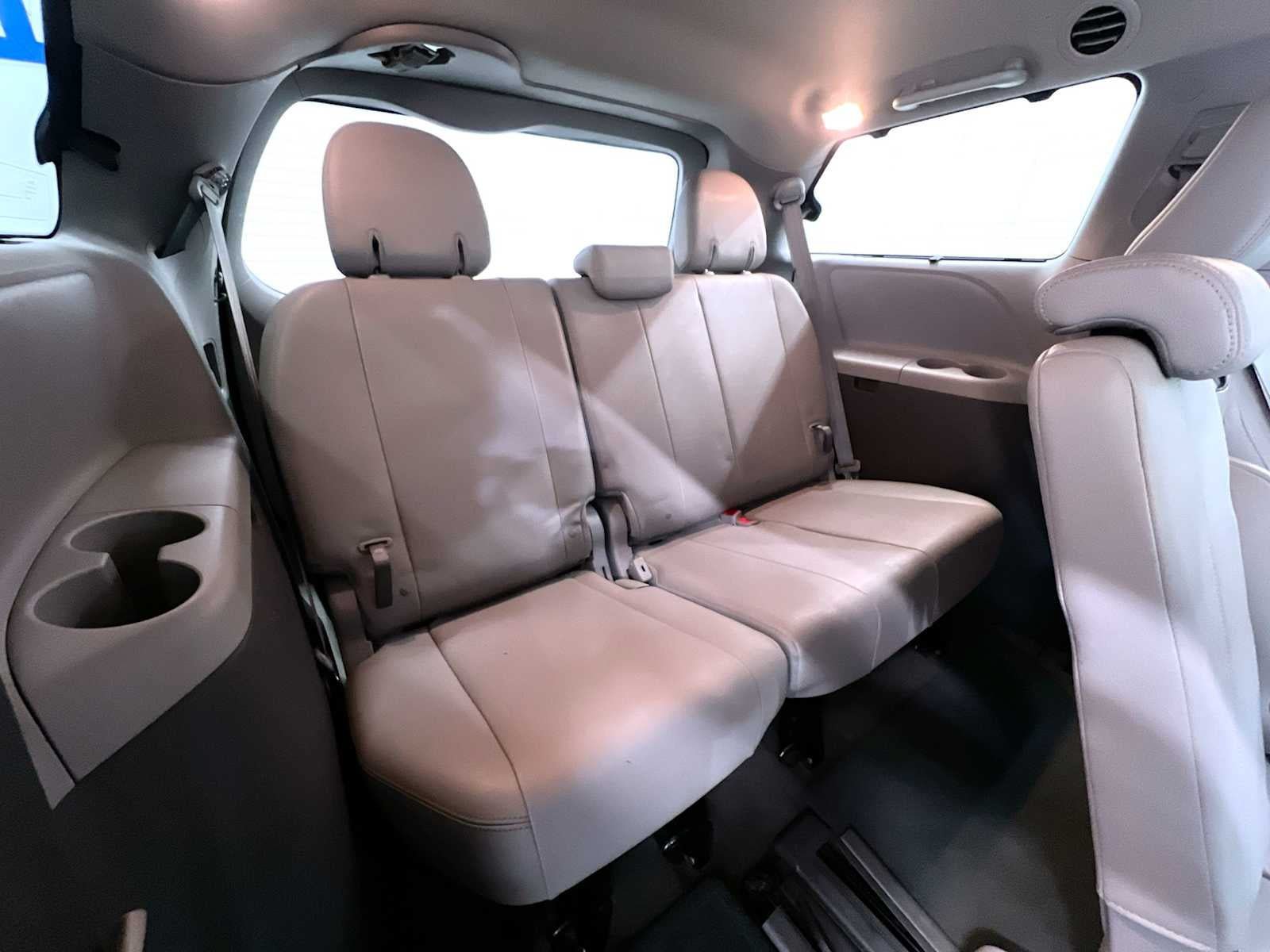 Used 2015 Toyota Sienna XLE FWD image 43