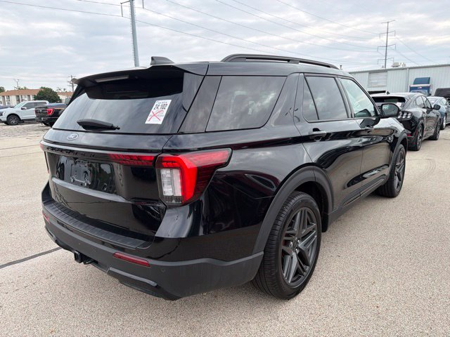 Used 2025 Ford Explorer ST-Line w/ Premium Package RWD image 4