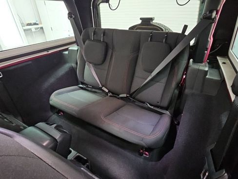 Used 2021 Jeep Wrangler Rubicon AWD/4WD image 33