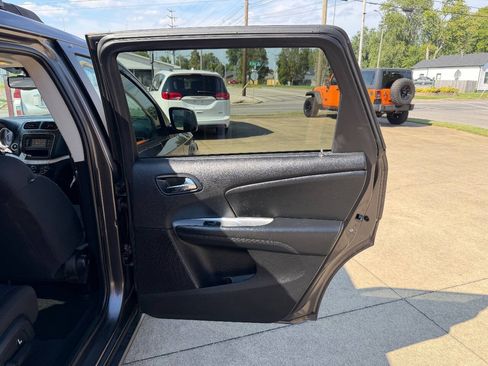 Used 2017 Dodge Journey SXT FWD image 15