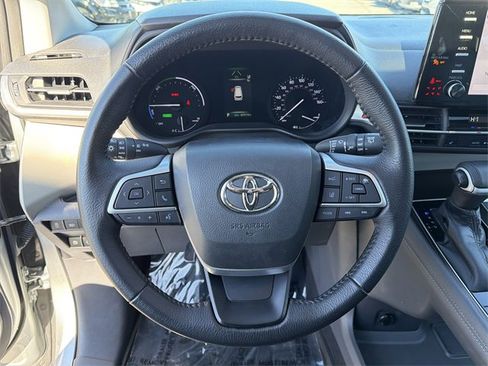 Used 2021 Toyota Sienna XLE image 20
