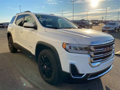 Used 2023 GMC Acadia SLE w/ Driver Convenience Package image 4