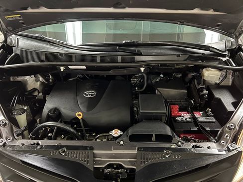 Certified 2020 Toyota Sienna L image 39