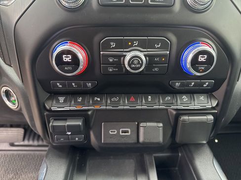 Used 2021 GMC Sierra 2500 Denali w/ Denali Black Diamond Edition image 28