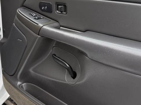 Used 2005 Chevrolet Silverado 2500 LT w/ Heavy-Duty Power Package image 22