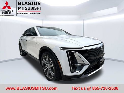 Used 2024 Cadillac Lyriq Luxury AWD/4WD image 6