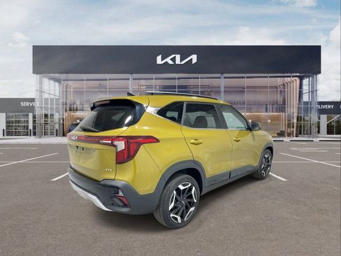 Used 2024 Kia Seltos SX w/ SX Sunroof Package image 8