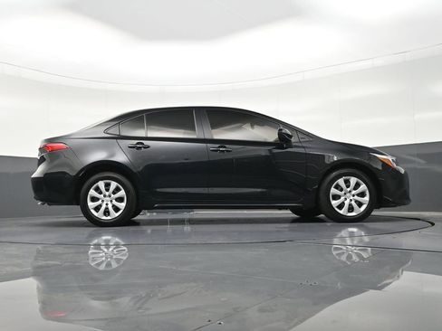 Used 2025 Toyota Corolla LE image 27