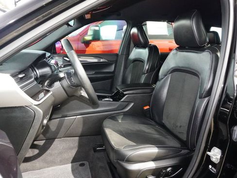 Used 2021 Jeep Grand Cherokee L Laredo image 28