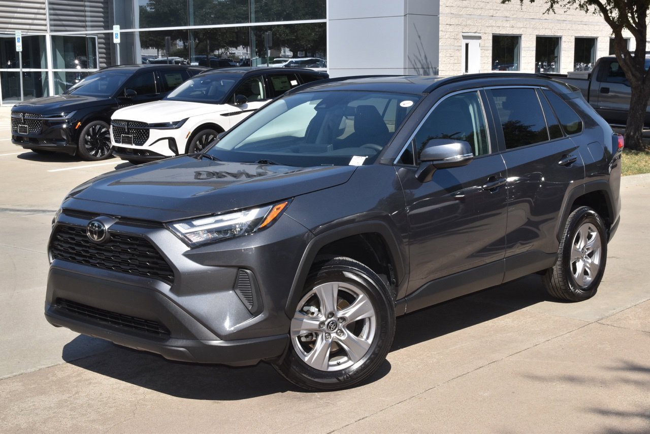 Used 2025 Toyota RAV4 XLE AWD/4WD image 39
