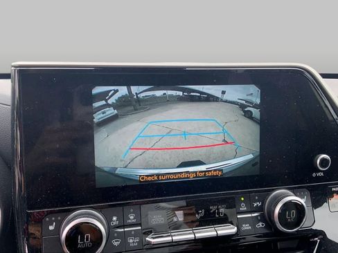 Used 2024 Toyota Highlander XLE AWD/4WD image 26