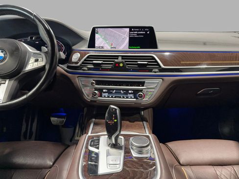 Used 2022 BMW 750i xDrive w/ M Sport Package image 28