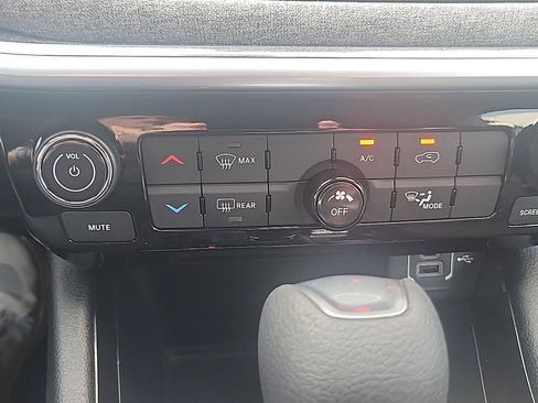 Certified 2025 Jeep Compass Sport AWD/4WD image 8