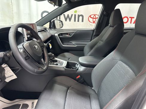 Used 2025 Toyota RAV4 SE image 21