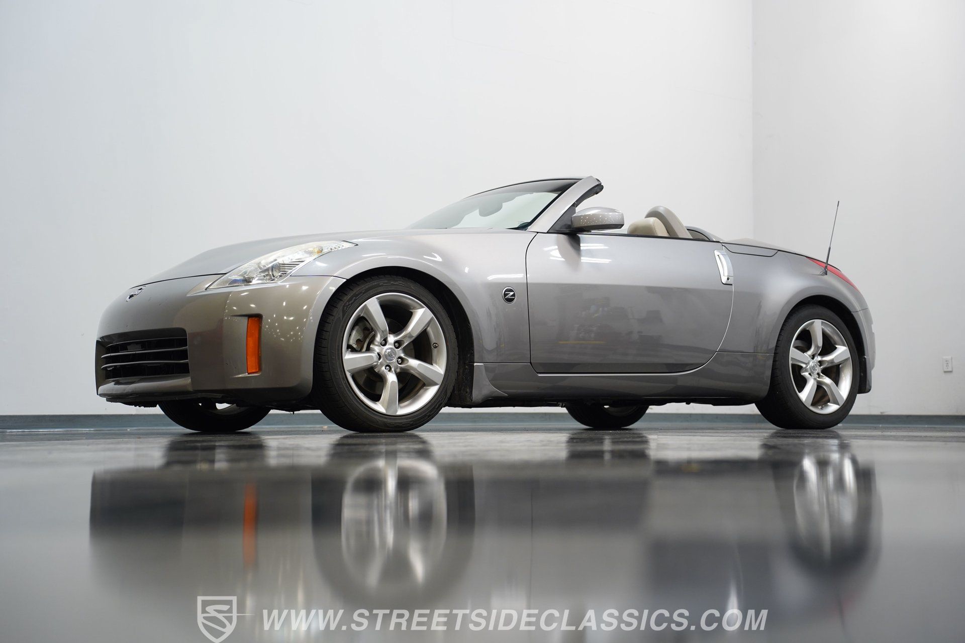 Used 2007 Nissan 350Z Touring RWD image 21