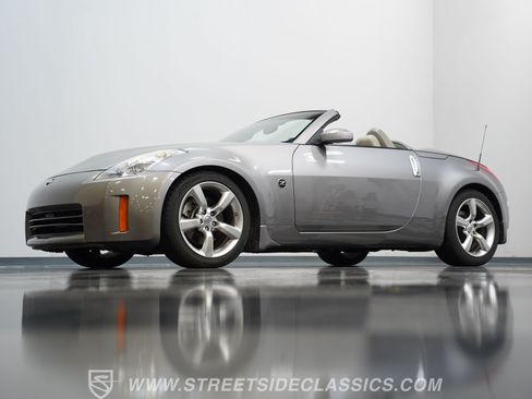 Used 2007 Nissan 350Z Touring RWD image 21