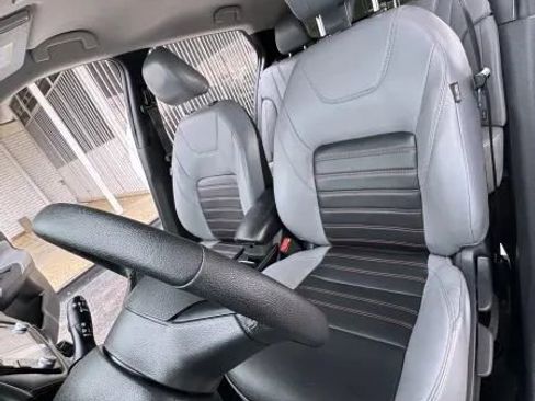 Used 2021 Nissan Kicks SR w/ SR Premium Package image 18