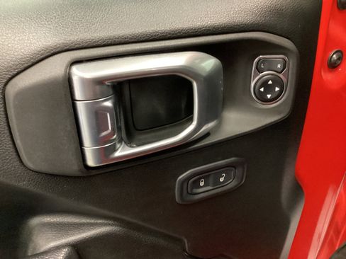 Used 2022 Jeep Wrangler Unlimited Sport image 12