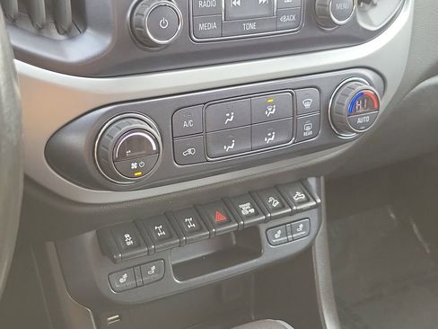 Used 2018 Chevrolet Colorado ZR2 image 18