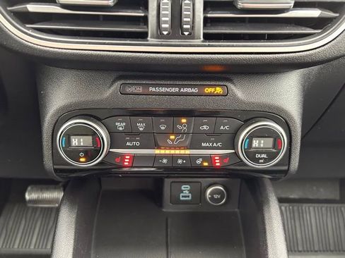 Used 2021 Ford Escape SE w/ SE Sport Appearance Package image 17