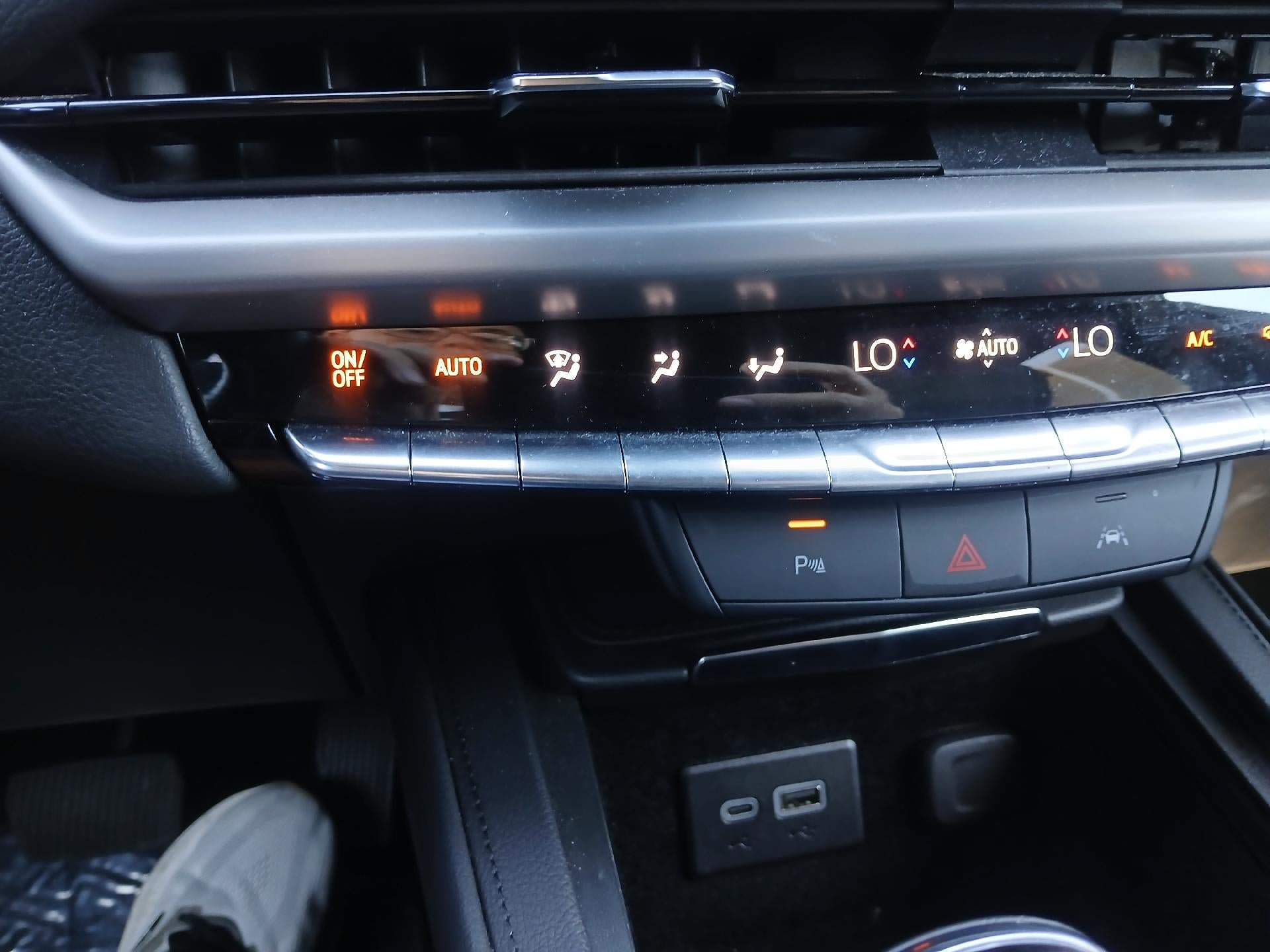 Used 2025 Cadillac XT4 Premium Luxury FWD image 31