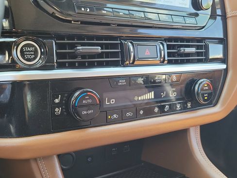 Used 2023 Nissan Pathfinder Platinum FWD image 29