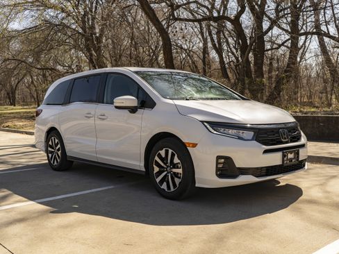 Certified 2025 Honda Odyssey EX-L image 2