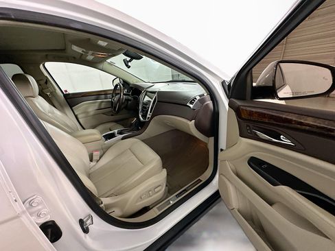 Used 2016 Cadillac SRX Luxury image 32