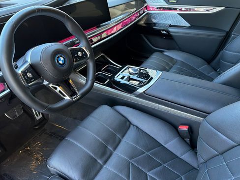 Used 2023 BMW i7 xDrive60 w/ Executive Package 2 AWD/4WD image 11