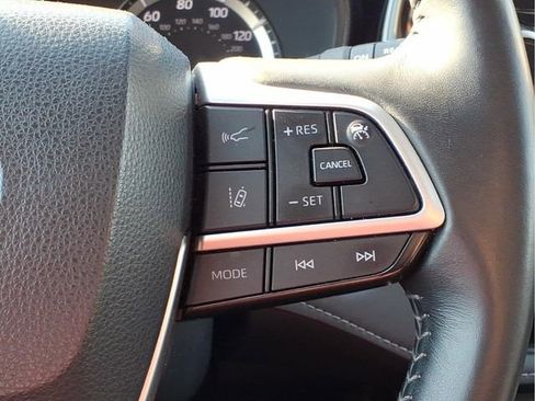 Used 2024 Toyota Highlander LE image 17