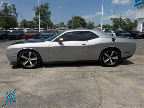 Used 2017 Dodge Challenger R/T RWD image 4