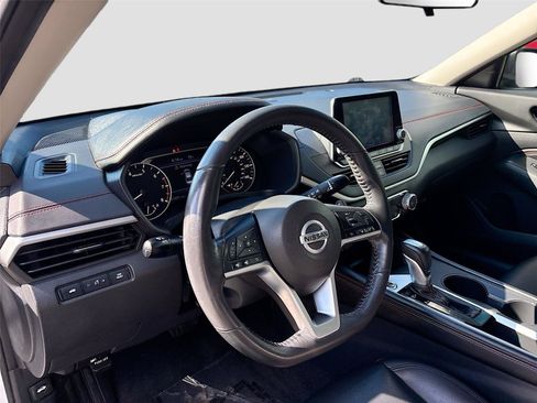 Used 2022 Nissan Altima 2.5 SR FWD image 9