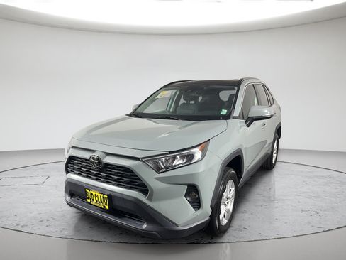 Used 2020 Toyota RAV4 XLE w/ Convenience Package FWD image 9