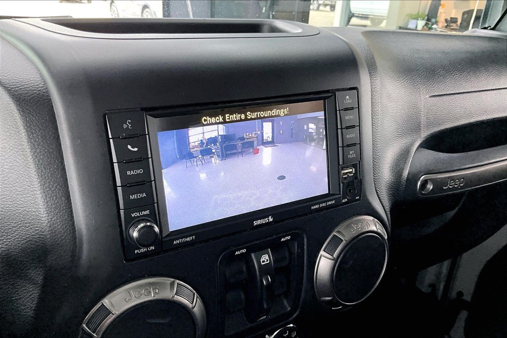Used 2018 Jeep Wrangler Unlimited Sahara AWD/4WD image 14