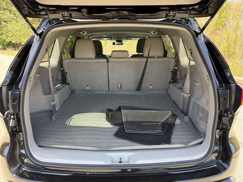 Used 2019 Toyota Highlander LE FWD image 18