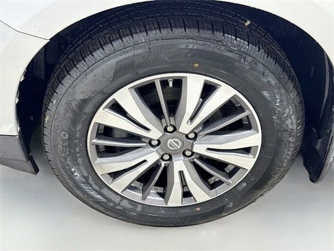 Used 2017 Nissan Pathfinder S image 32