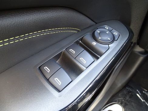 Used 2025 Chevrolet Trax ACTIV FWD image 21