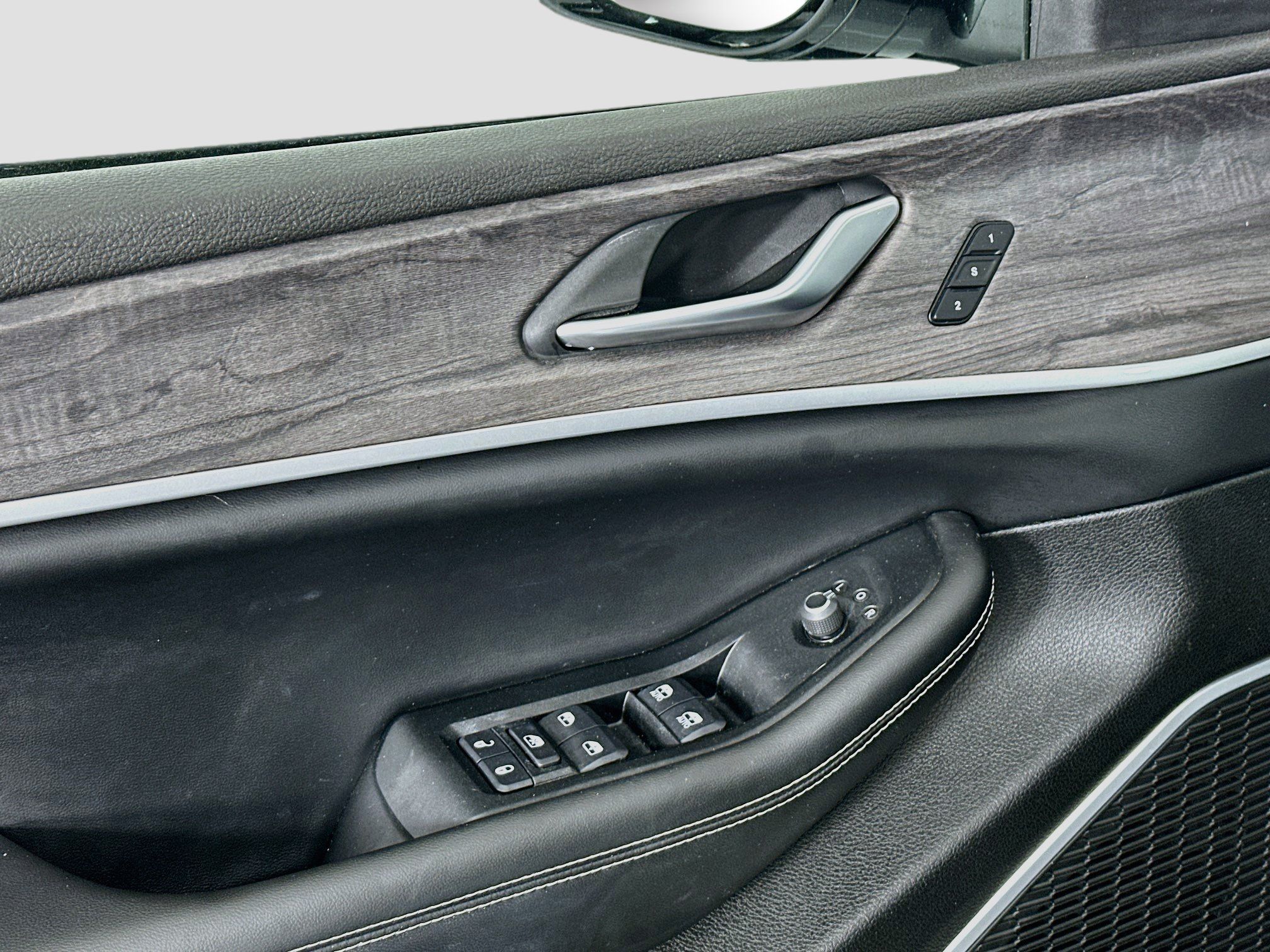Used 2023 Jeep Grand Cherokee 4WD 4xe image 15