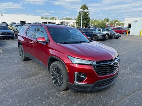 Used 2023 Chevrolet Traverse RS w/ LPO, Floor Liner Package AWD/4WD image 4