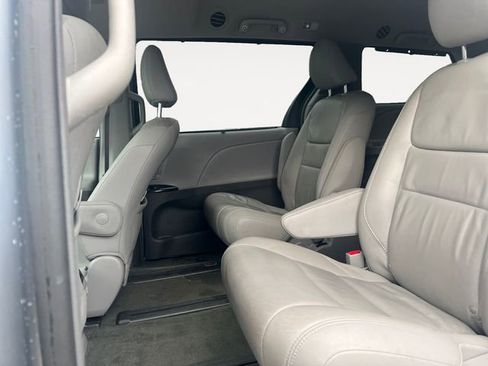 Used 2017 Toyota Sienna XLE w/ XLE Navigation Package image 13
