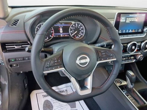 Used 2025 Nissan Sentra SR FWD image 10