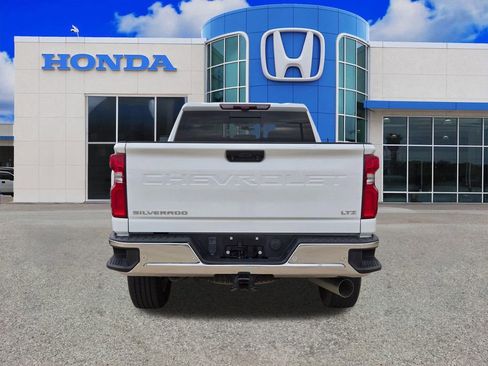 Used 2023 Chevrolet Silverado 2500 LTZ w/ LTZ Premium Package image 3